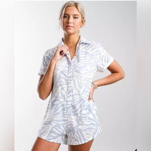 Billabong Light Blue and White Zebra Print Top